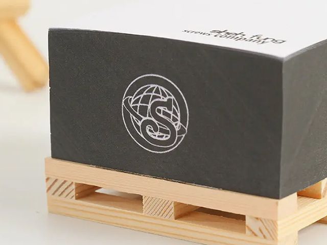 Sticky Note Printed on 4 Sides With Wood Pallet
